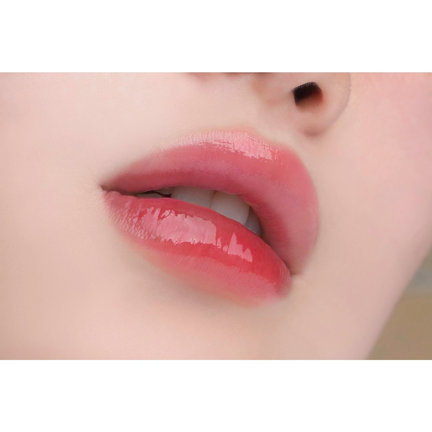 Close-up of TPSY Juicy Lip Plumper, a 6g tube designed to enhance lip fullness and shine for a luscious look.