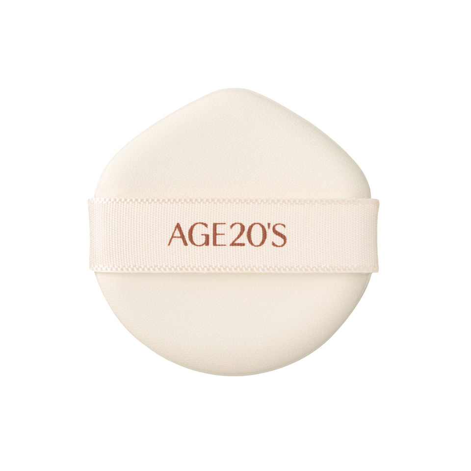 AGE20's Silky Fixing Pact SPF50+ PA++++ 14g provides a smooth, matte finish while protecting your skin from harmful UV rays.