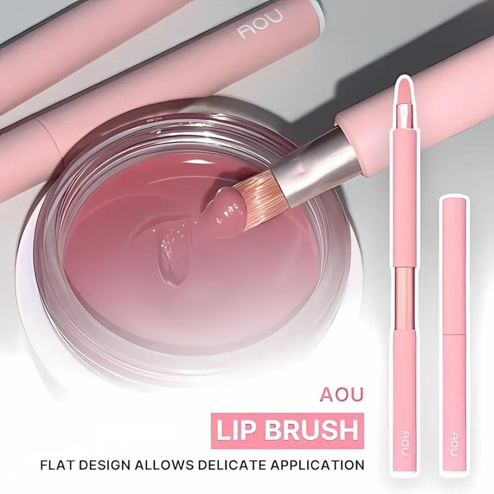 Featuring a finely tapered brush tip, it allows for smooth and even distribution of lip color, ensuring sharp lines and full coverage. 