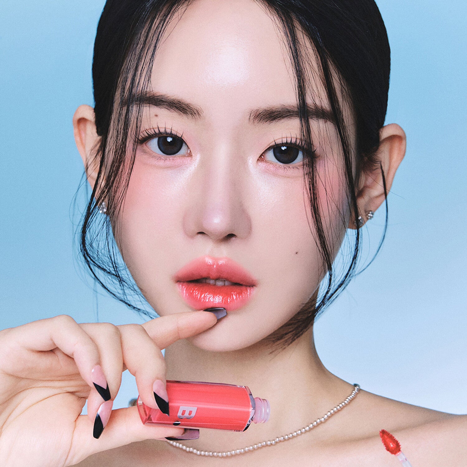 BANILA CO Dew Glow Tint 3.8g: A moisturizing lip tint that delivers a radiant sheen and enhances natural lip color.