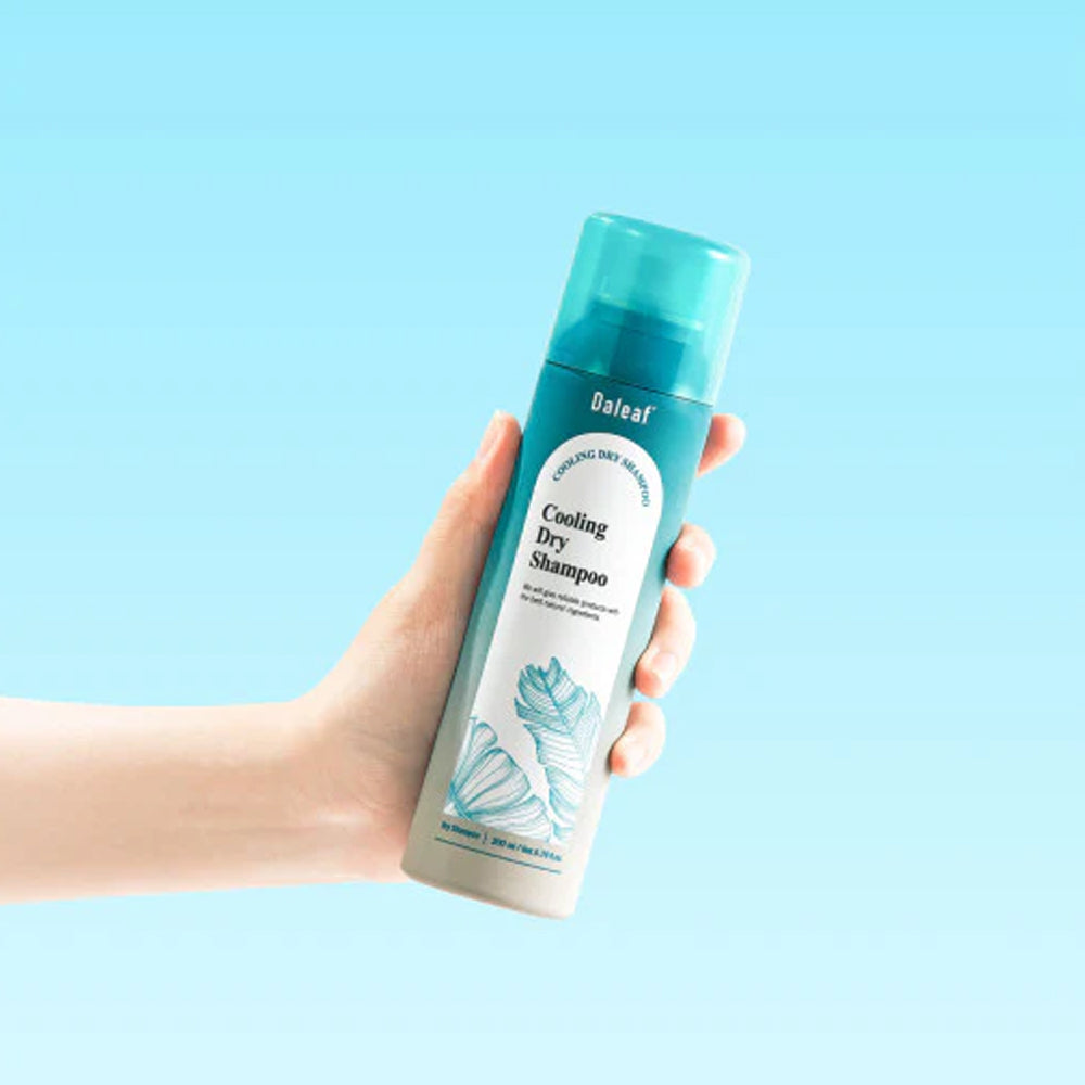 This dry shampoo features a cooling formula that absorbs excess oil and impurities while providing a burst of freshness.