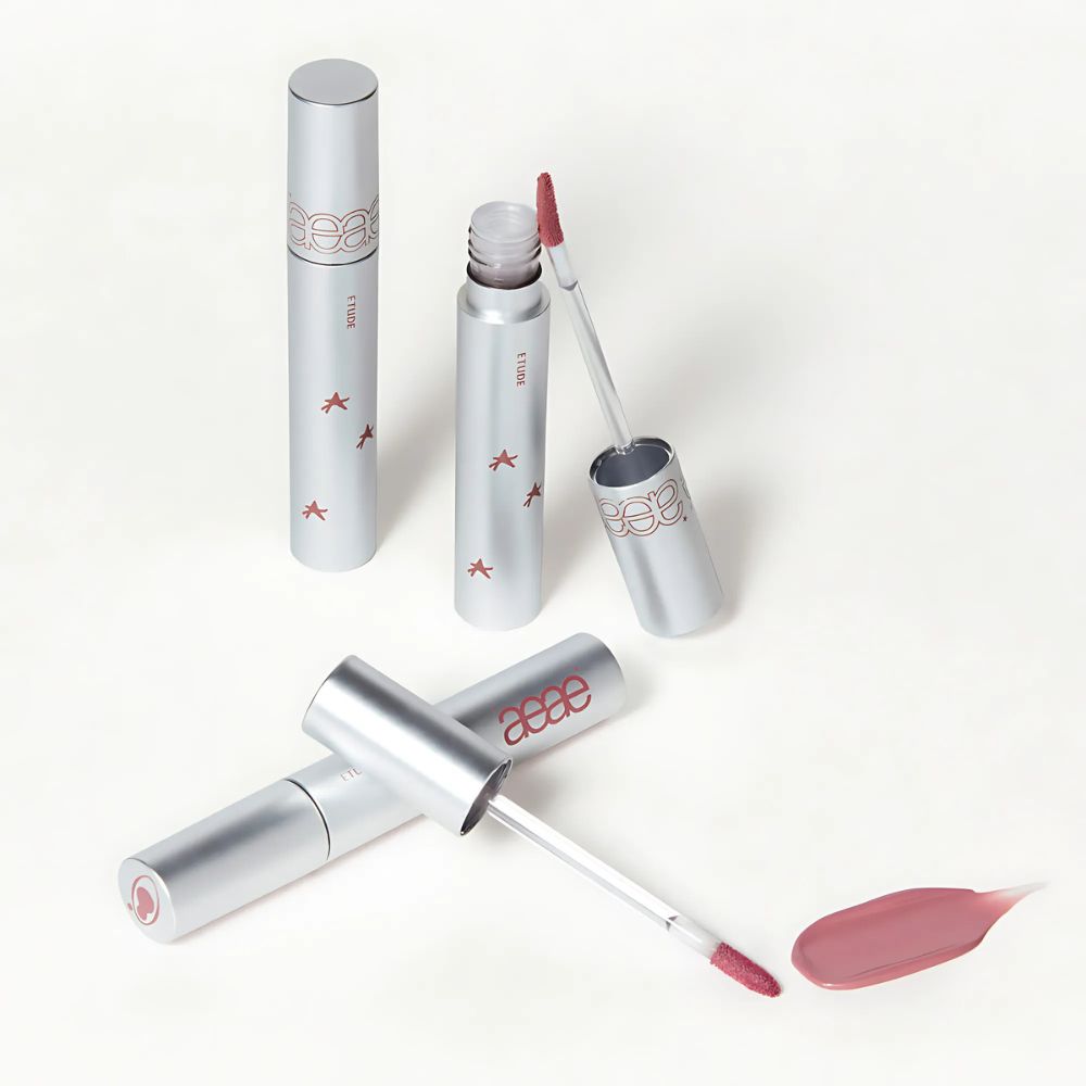  Available in two stylish shades, this fixing tint offers a high-pigment formula that adheres smoothly to your lips, delivering intense, vibrant color with a matte finish.