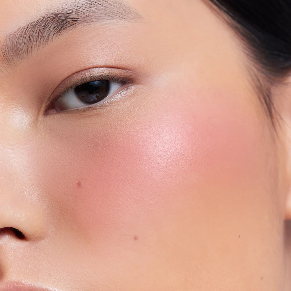 HERA Blush 5.5g, a compact blush in a soft pink tone, perfect for enhancing the cheeks with a subtle glow.