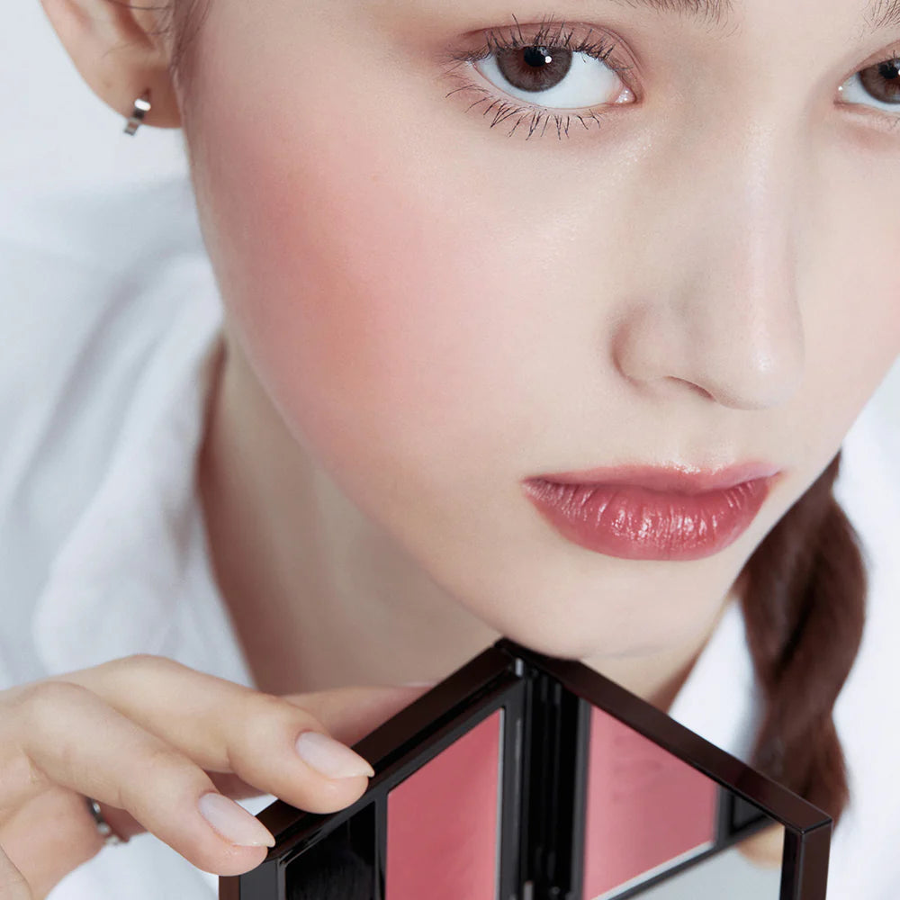 HERA Blush 5.5g, a compact blush offering a delicate pink shade for enhancing facial radiance and warmth.