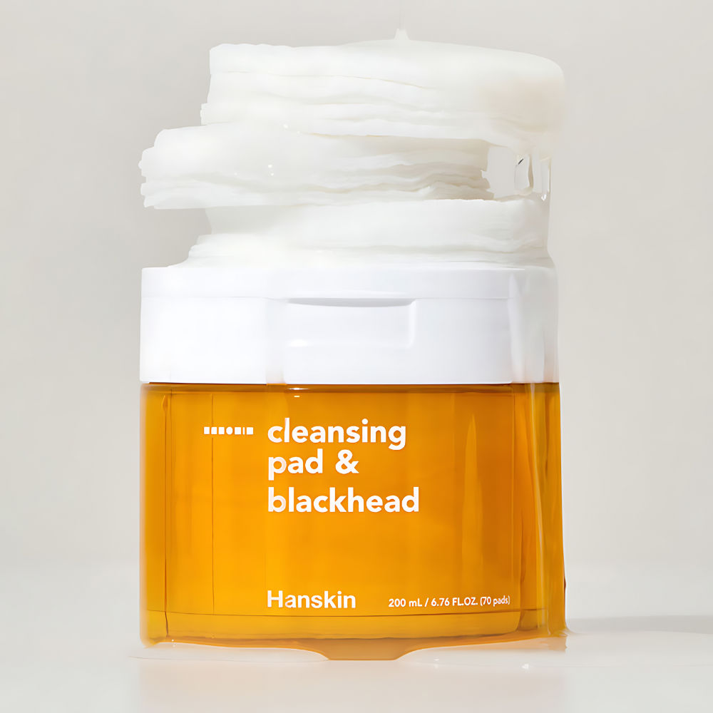 Hanskin Cleansing Pad, 70 sheets in a 200ml pack, designed to tackle blackheads and refresh your skin easily.