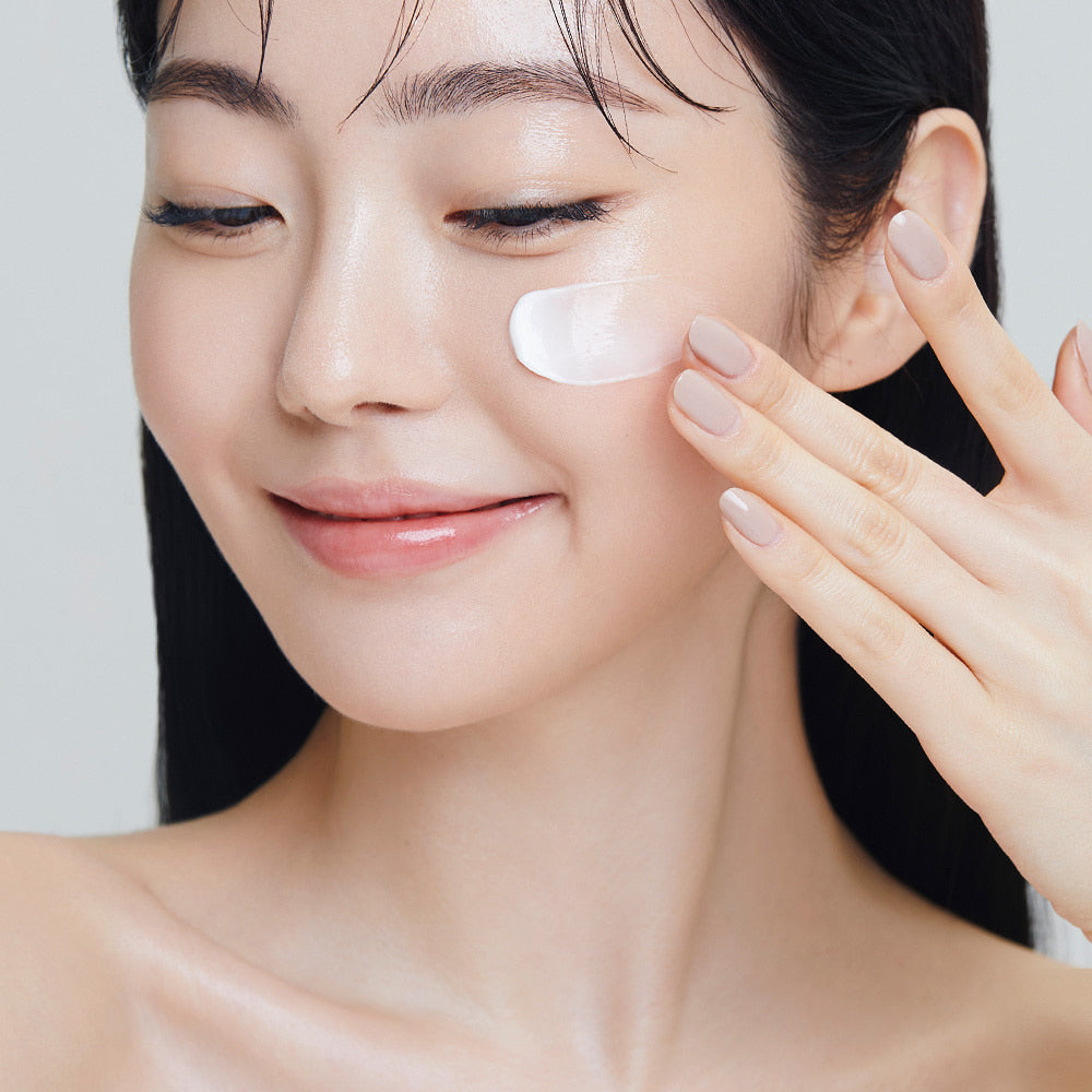 Woman applying the ILLUMIEL AC Solution Cream 40ml