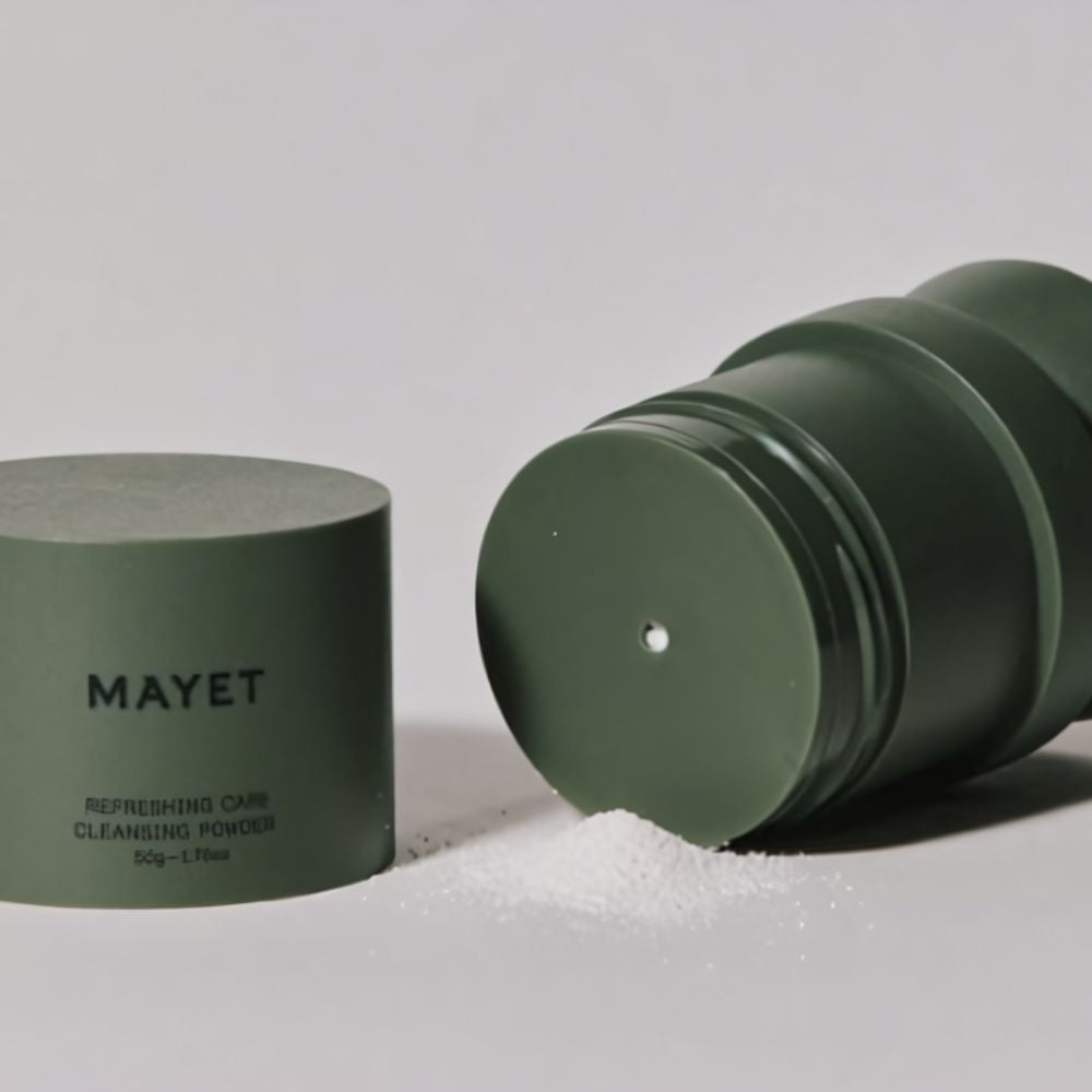 This finely milled powder, housed in a sleek, portable bottle, transforms into a rich, foamy lather upon contact with water.