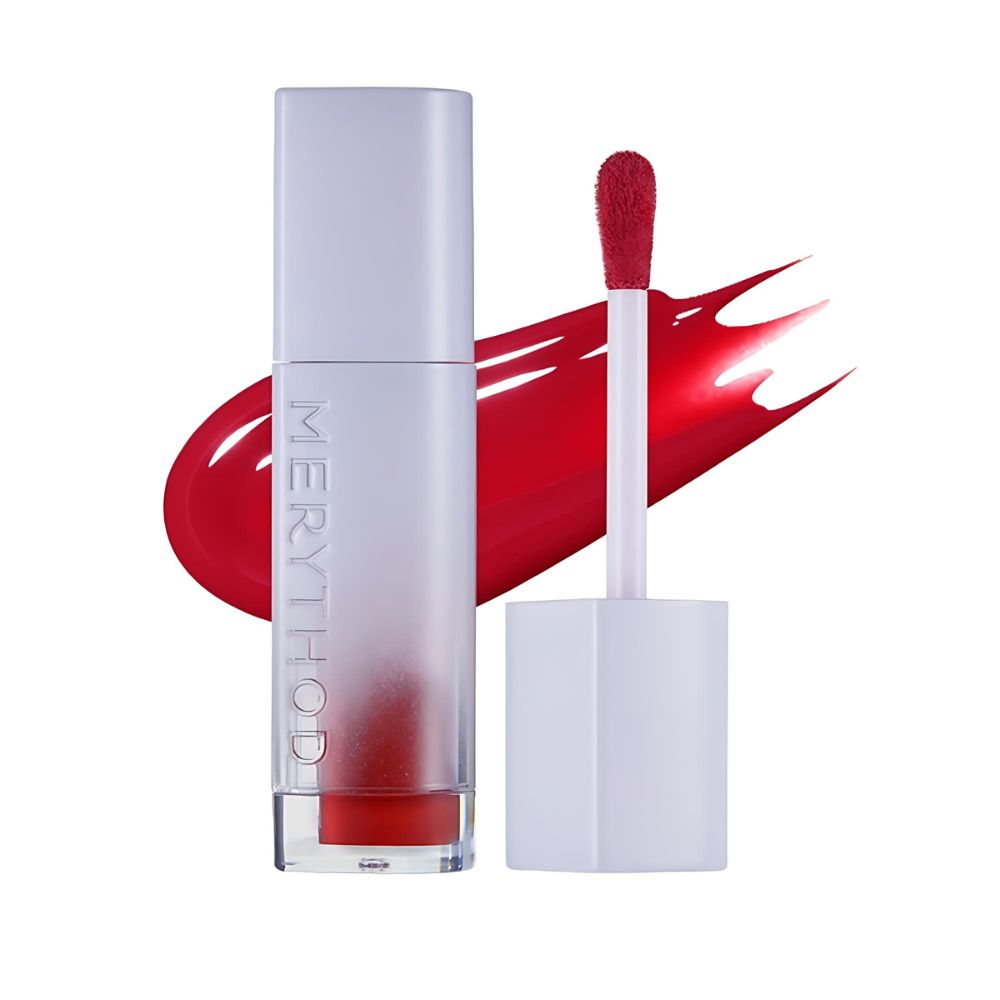 The MERYTHOD Dewy Jelly Lip (3g) is a fun and vibrant lip product that combines the best of both worlds: a jelly-like texture with a dewy finish.