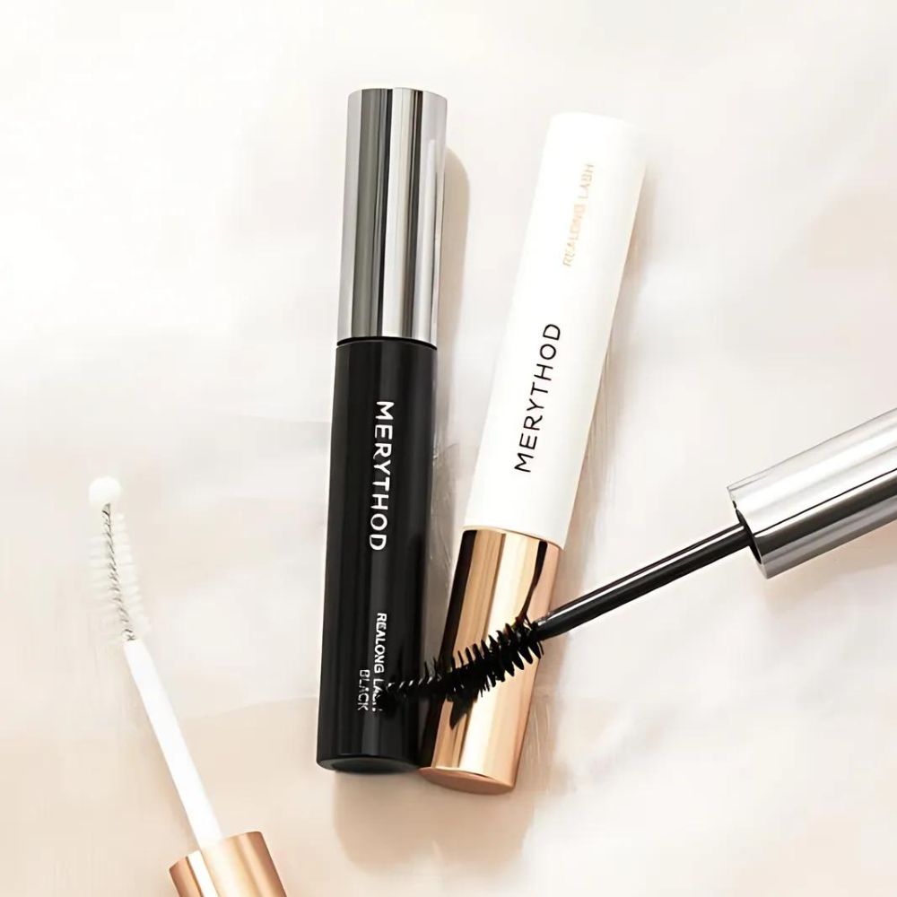  Its lightweight formula ensures comfortable wear throughout the day, while the easy-to-apply design allows for seamless integration with your natural lashes. 