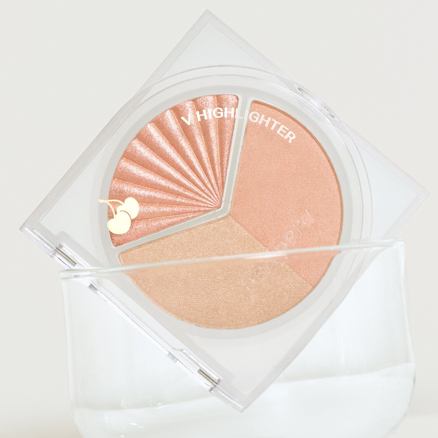 Compact 8.2g PERIPERA V Highlighter in shimmering champagne shade for radiant skin.