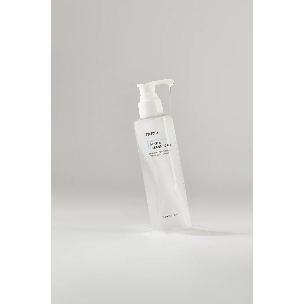 Gently removes dirt, oil, and impurities while preserving the skin’s natural moisture barrier.