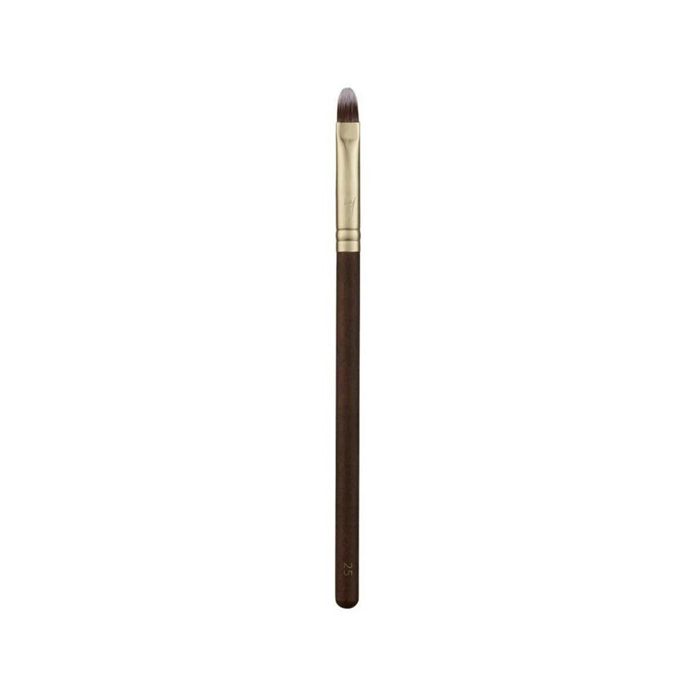 The SOOADOR BY MAENG #25 Lip Brush is designed for precise and smooth application of lip products. 