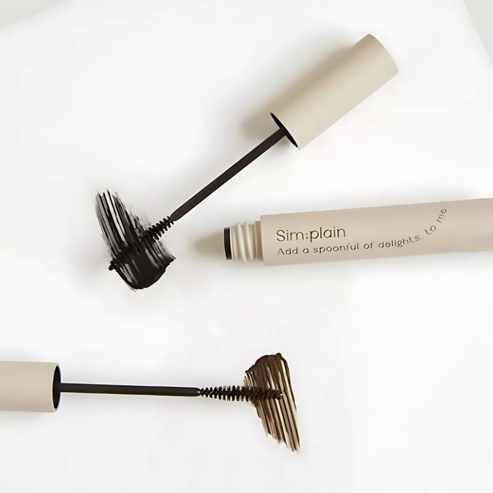 Available in two elegant colors, this mascara features a slim brush that effortlessly coats each lash from root to tip, ensuring even application without clumping. 