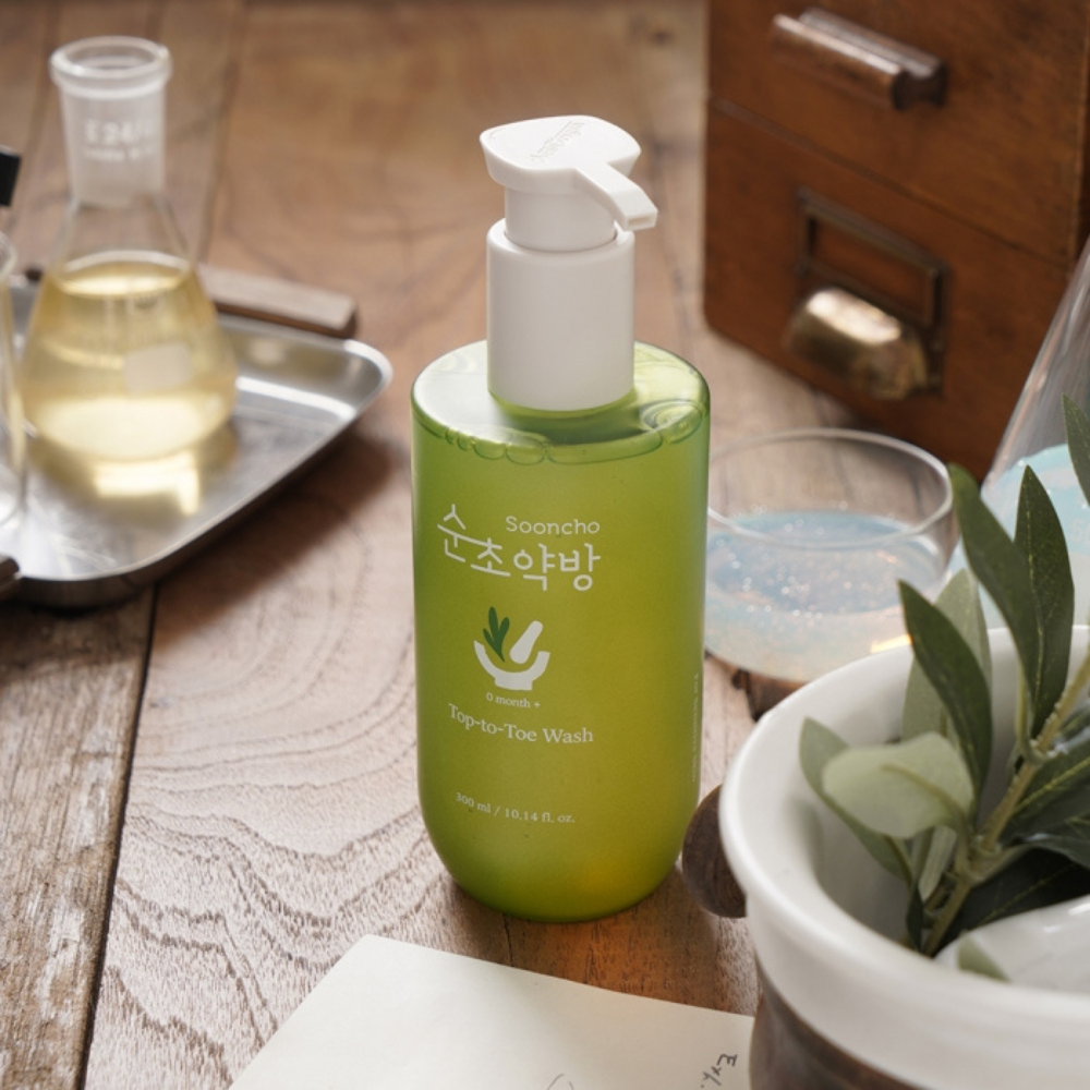 Sooncho Top to Toe Wash 300ml bottle with green label and pump dispenser.