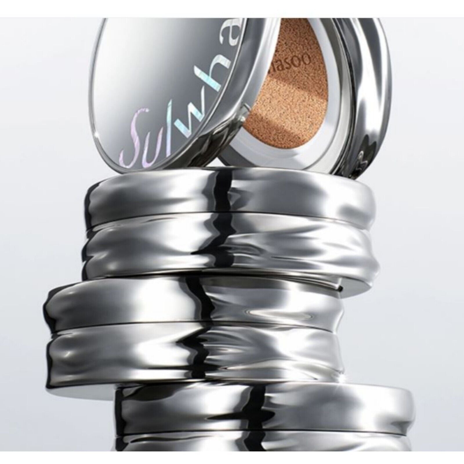 Compact powder by Sulwhasoo Perfecting Cushion Airy, 15g (Original + Refill), for a flawless and lightweight finish.