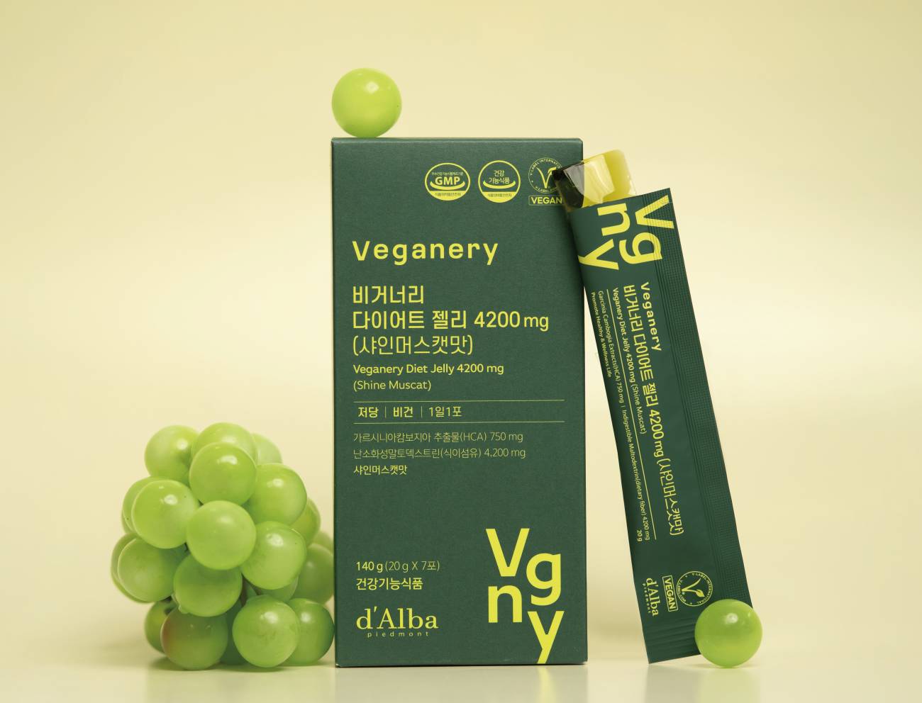 Shine Muscat flavored d'Alba Veganery Diet Jelly, 4200mg in total. Comes in a box with 7 packets, each weighing 20g.