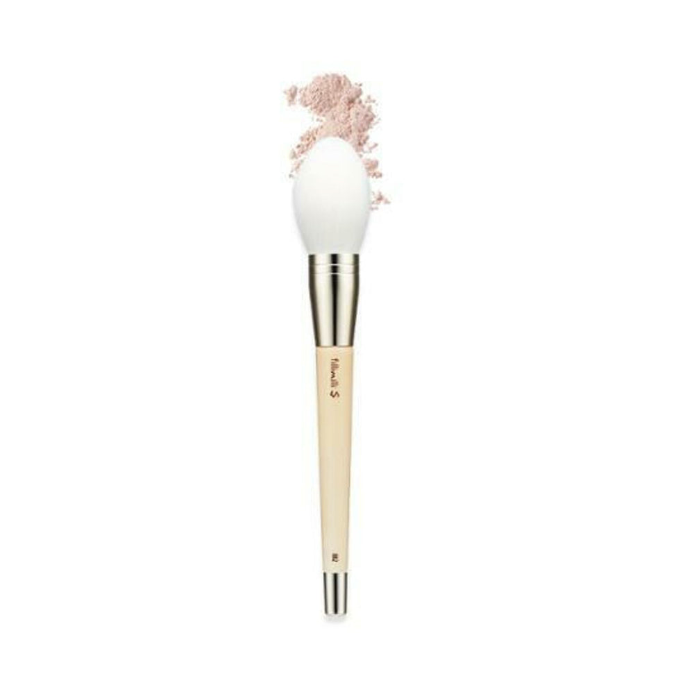 The fillimilli S Silky Powder Brush (M) 882 is designed for effortless powder application and blending. 