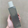 This toner is formulated to balance the skin’s pH, remove any remaining impurities after cleansing, and prepare the skin for subsequent skincare products.