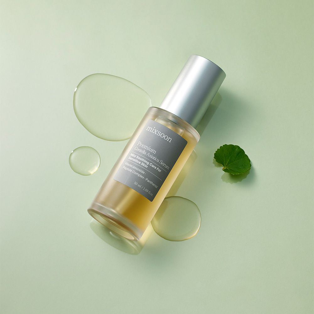 The lightweight formula absorbs quickly, leaving the skin feeling calm, balanced, and nourished.