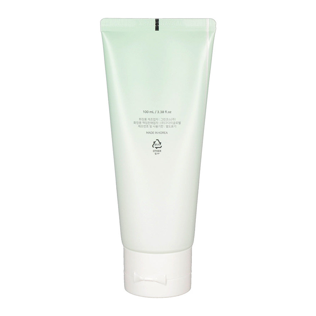 Its refreshing formula helps to soothe and brighten the complexion, leaving the skin feeling clean, soft, and refreshed. 