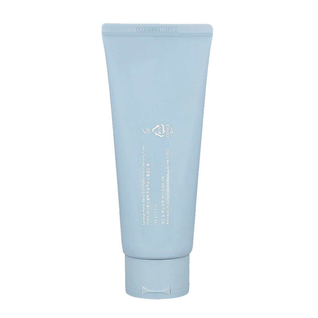 Its creamy, rich lather gently exfoliates and purifies the skin, leaving it refreshed, smooth, and balanced.