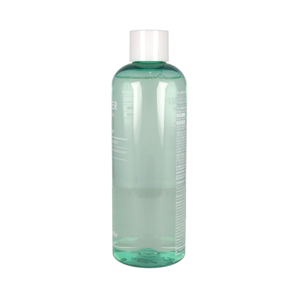 this 500ml toner supports a clearer, more even complexion by addressing impurities and maintaining optimal skin hydration.